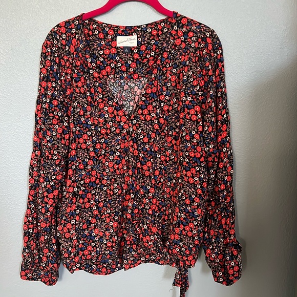 Universal Thread Tops - 1970’s Style Blouse